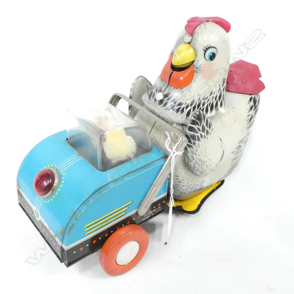 LG TIN PLATE MOTHER HEN PUSHING 2 BABY CHICKS - BATTERY OPERATED L. 250MM Image 1++